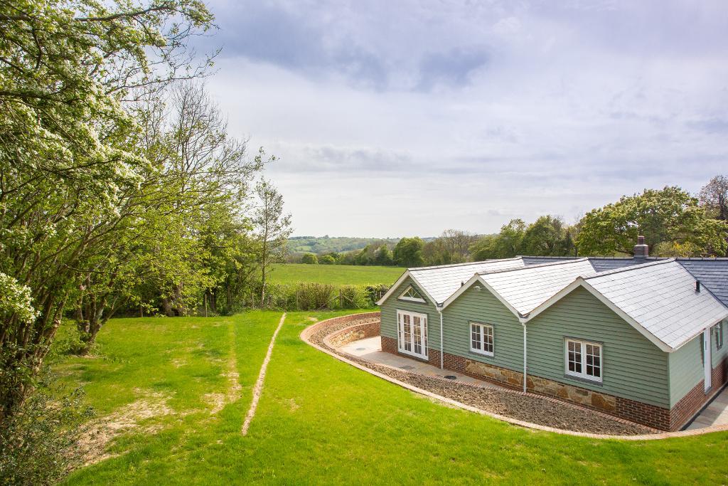 Holbans Lane, Burwash Road, Broad Oak, East Sussex, TN21 8XD