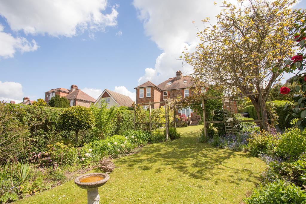 Hailsham Road, Heathfield, East Sussex, TN21 8AS Foresters Estate