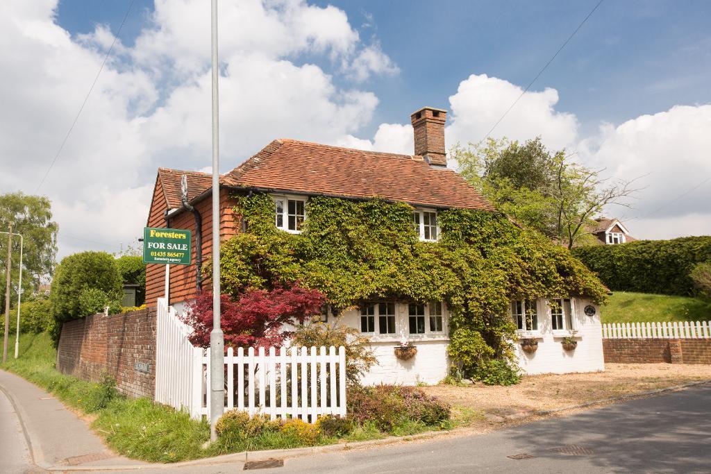 Sandy Cross Lane, Heathfield, East Sussex, TN21 8QH Foresters Estate