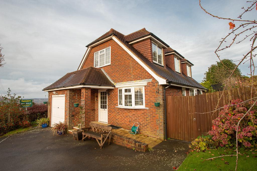 Broadhill Close, Broad Oak, Heathfield, East Sussex, TN21 8SG