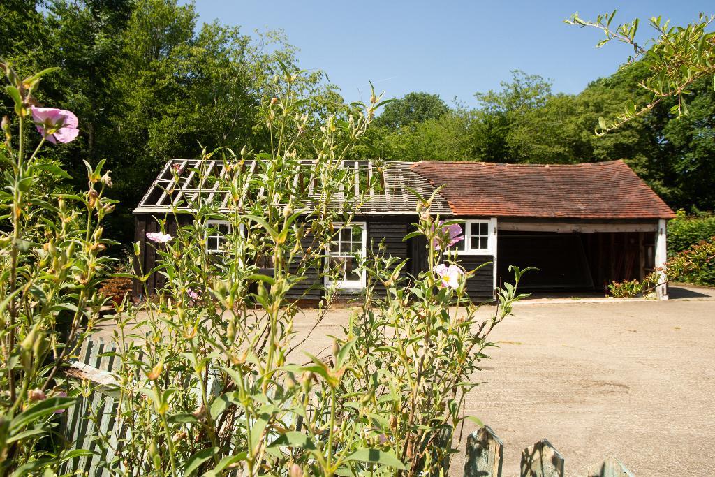 Moat Lane, Waldron, East Sussex, TN21 0RT Foresters Estate Agents Heathfield