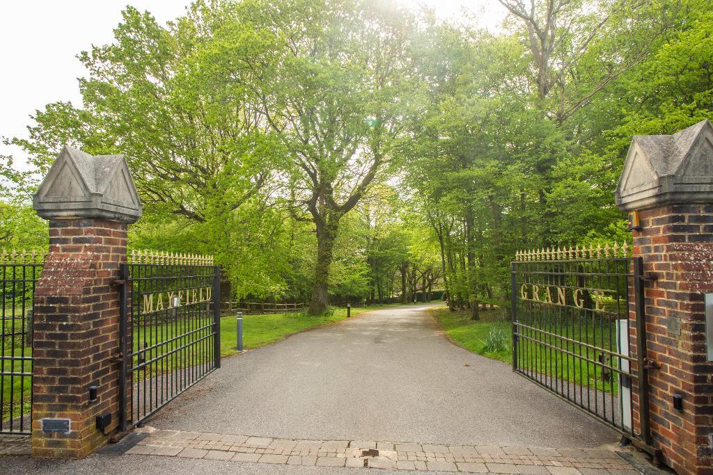 Mayfield Grange, Little Trodgers Lane, Mayfield, East Sussex, TN20 6BF