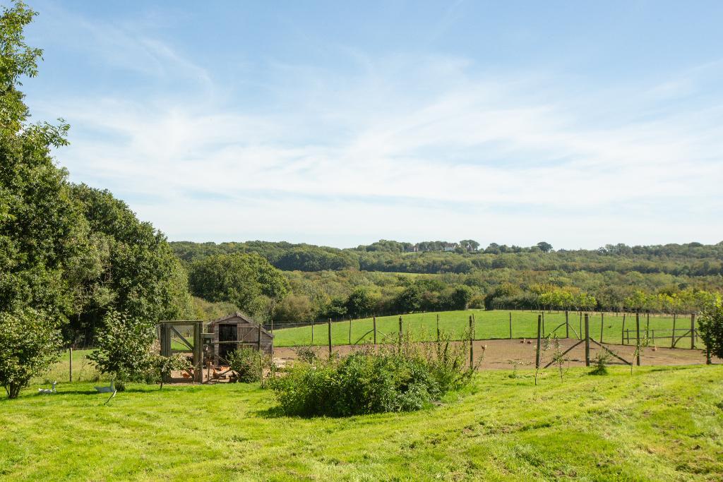 Cowbeech Road, Rushlake Green, Warbleton, East Sussex, TN21 9QA