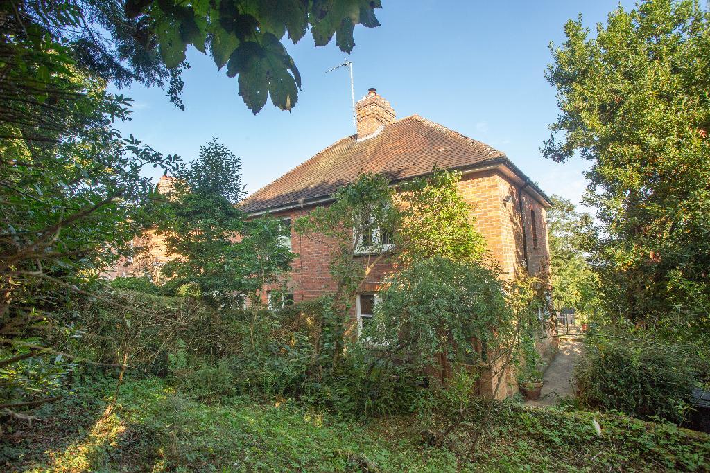 Heathfield Road, Burwash Common, Etchingham, East Sussex, TN19 7NB Foresters Estate Agents
