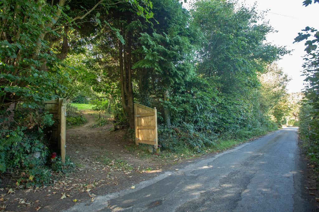 Heathfield Road, Burwash Common, Etchingham, East Sussex, TN19 7NB