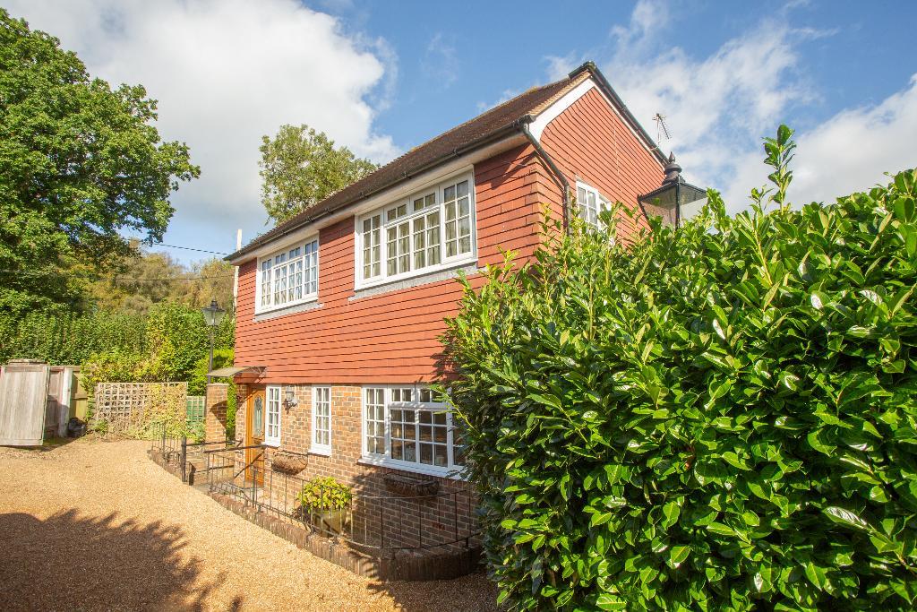 New Pond Hill, Heathfield, East Sussex, TN21 0NB Foresters Estate