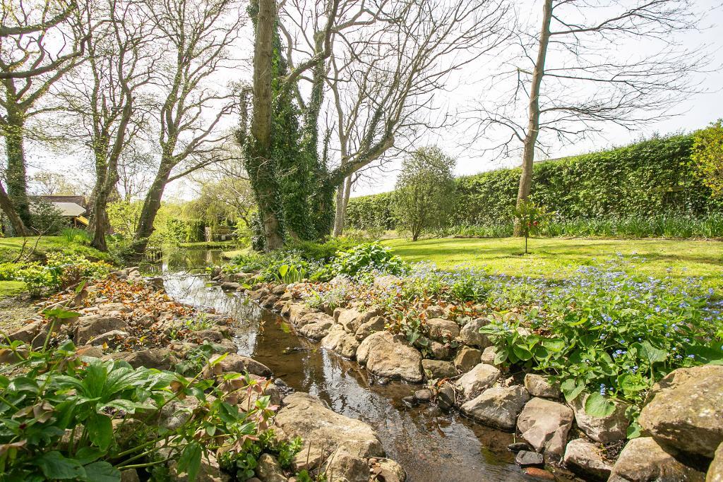 Grove Hill, Hellingly, East Sussex, BN27 4HF Foresters Estate Agents